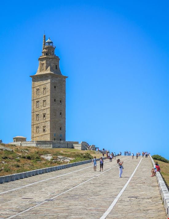 Torre di Ercole Torre di Ercole Stefano_Valeri / Shutterstock.com Stefano_Valeri / Shutterstock.com